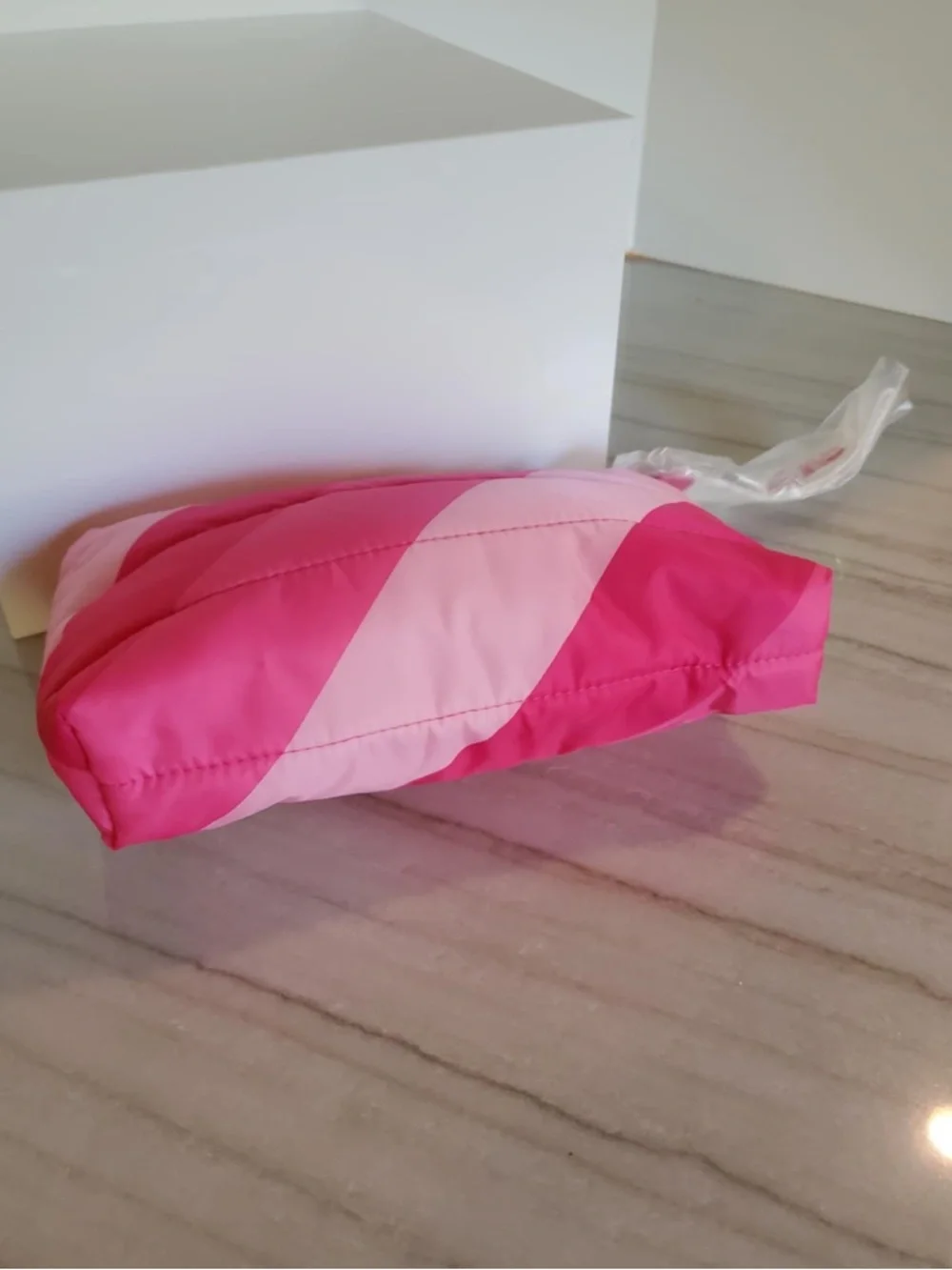 ✨NWOT✨Estee Lauder Pink Striped Puffy Quilted Logo Makeup Beauty Wristlet Bag